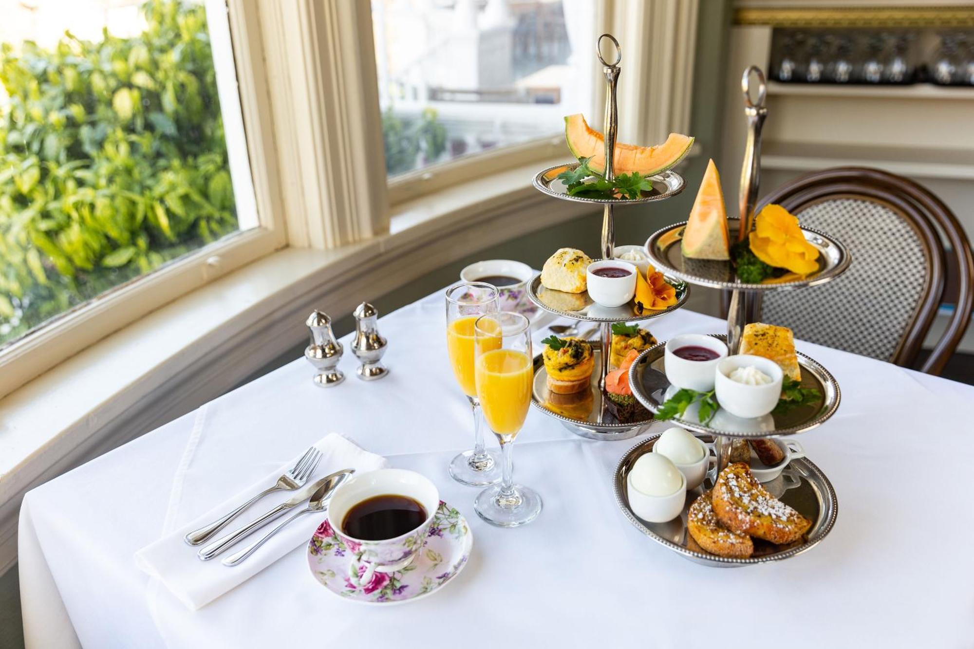 Pendray Inn And Tea House Виктория Экстерьер фото