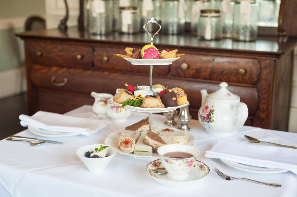 Pendray Inn And Tea House Виктория Экстерьер фото