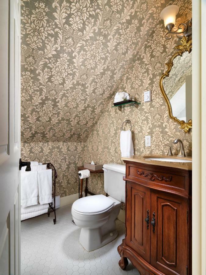 Pendray Inn And Tea House Виктория Экстерьер фото
